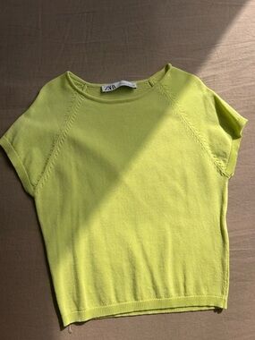 🌞3/$45 ZARA Lime Short Sleeve Knit Top